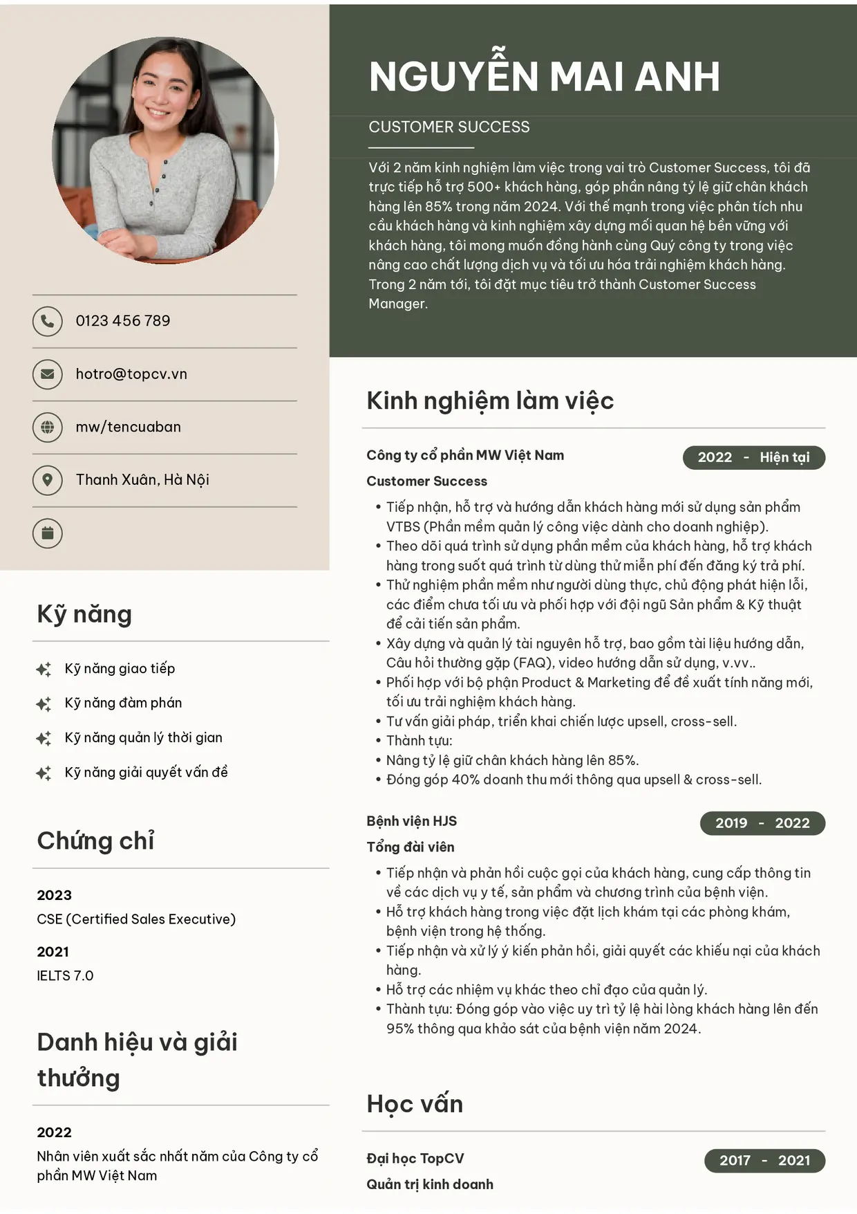 Mẫu CV xin việc Customer Success style Bright